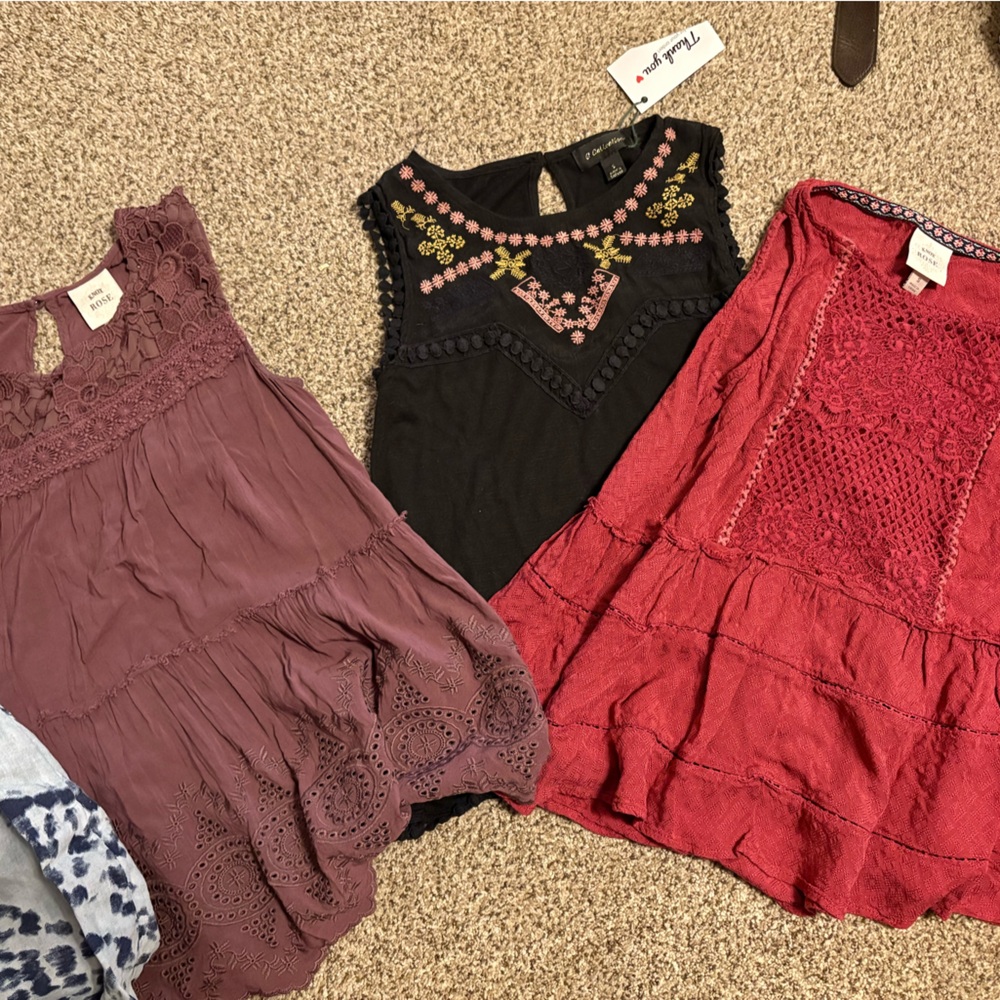 Red, Purple, and Black Tops Knox rose Collection size small